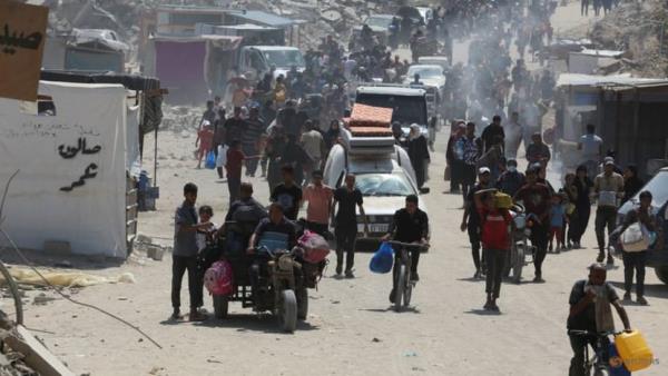 Israel carries out new raids in Gaza as Netanyahu visits US
